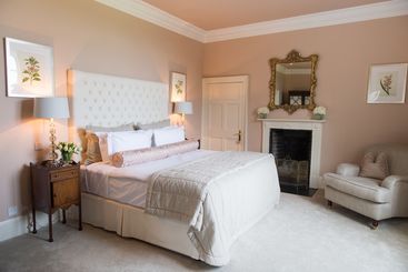 هتل Luttrellstown Castle Resort