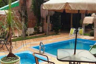 פנסיון Pousada Família