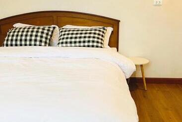 관광객 아파트 At Cherngtalay House #1 Two Bedrooms House
