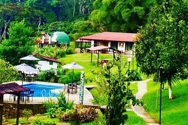 Bed and Breakfast Glamping Y Cabañas Travel Experiences
