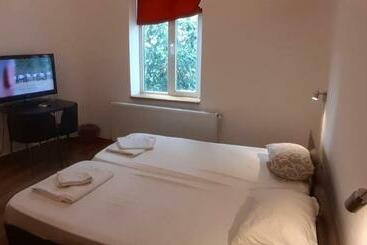 هتل Happyrooms Piata Romana