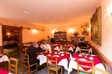 هتل Ristorante Walser