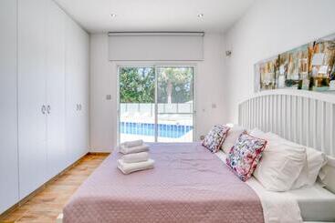 آپارتمانهای توریستها Villa Amelia By Ezoria Villas