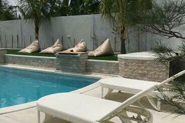 هاستل Kelapa Surf Villa