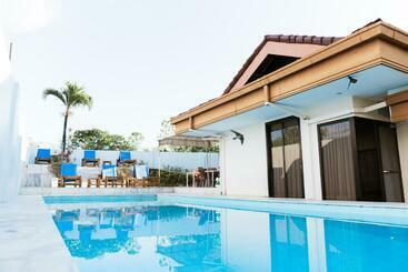مبيت وإفطار Backpackers Place In Seaviewhills Bohol