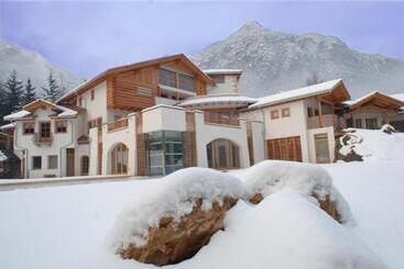 Отель Castelir Suite