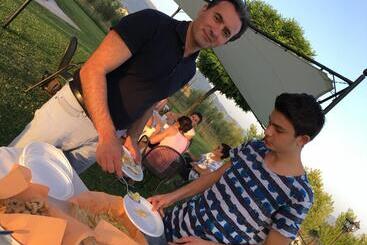 住所  Agriturismo Le Rondini Di Francesco Di Assisi
