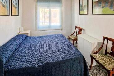 آپارتمانهای توریستها House With Exclusive Pool And Garden 7 Min Walk From The Beach And The Center