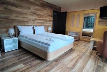 Пансион Leshtenski Rai Guest House