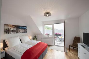 ツーリストアパートメント Ferienwohnung Burgblick Coraidelstein