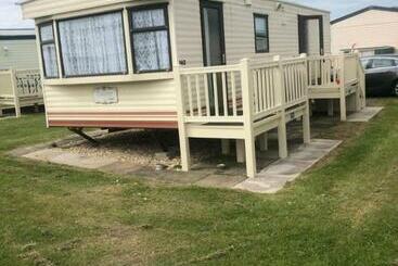 游客公寓 A4 The Chase 6 Berth Pet Friendly Caravan With Decking