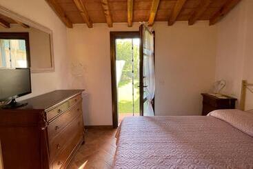 شقق خاصة سياحية Casa Sophia, Piscina Con Vista Mare   Ingresso, Giardino, Barbecue E Parcheggio Privati By Toscanato