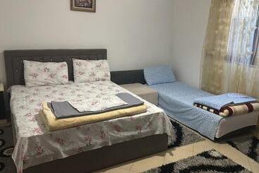 آپارتمانهای توریستها Guri Guest House