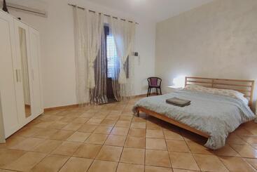 Жильё для туристов Appartamento Aci Sant Antonio