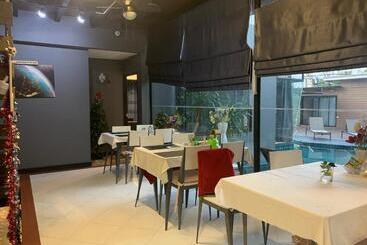 تختخواب و صبحانه Bkl Pool Villa Pattaya