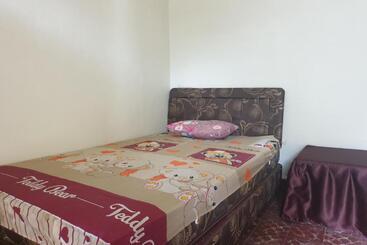 Otel Oyo Life 2604 Elicia Kost