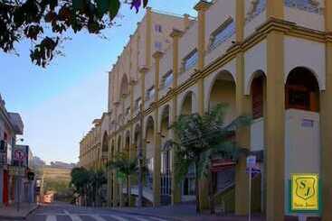 בית מלון כפרי Saint James Palace