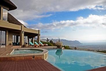 Bezweni Lodge