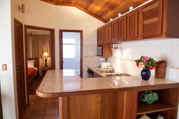 هتل Isla Bonita Yacht Club