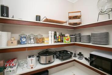 شقق خاصة سياحية Waterlily House   Luxury Canal House, Jetty, Dog & Child Friendly   Sleeps 14