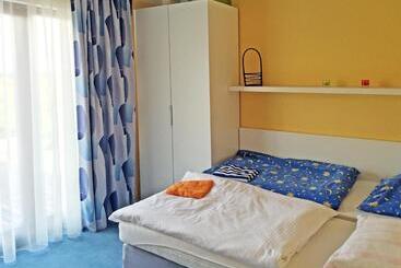 هتل Lake View Apartments Near Golf Resort Kunětická Hora, Dříteč