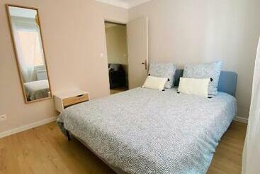 דירות לתיירים T2 Neuf Centre Village Collobrieres