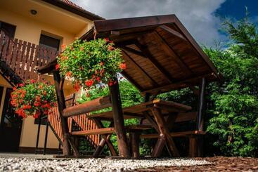 פנסיון Mónika Vendégház