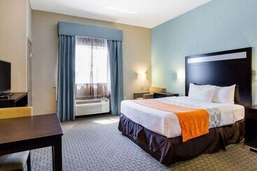 בית מלון כפרי Hallmarc Studios