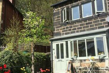 آپارتمانهای توریستها Calderside Cottage