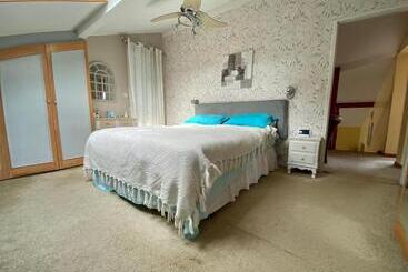 관광객 아파트 Charming Villa, Tranquillity By The Forest