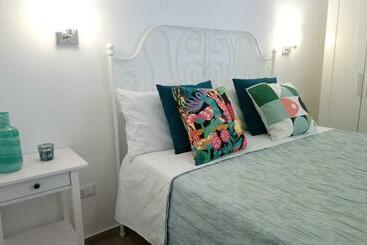تختخواب و صبحانه Mareluna Rooms