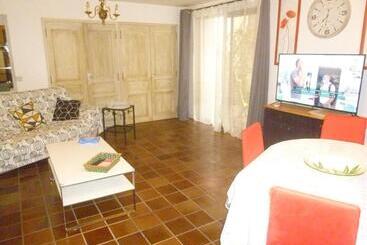 آپارتمانهای توریستها Sanary   Zone Piétonne   Clim   2 Chambres 4 à 6 Personnes   Wifi