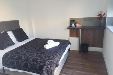 ベッドアンドブレックファースト Stanwell Stansted Airport