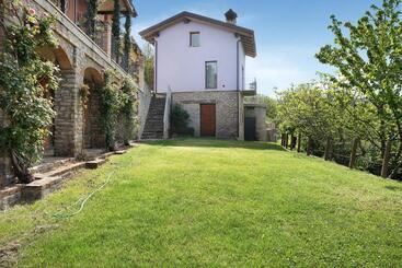 ツーリストアパートメント La Corte Di Langa Alloggio Topazio