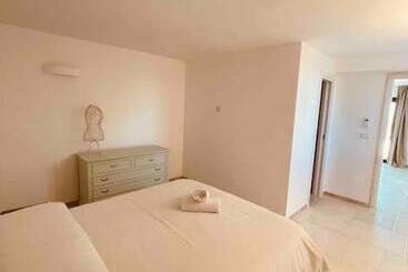 آپارتمانهای توریستها Villa Orizzonte   Polignano A Mare