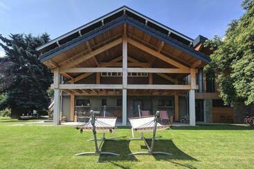 مبيت وإفطار Chalet Les Cols   Chambres Avec Terrasse & Jardin   Proche De La Nouvelle Gare