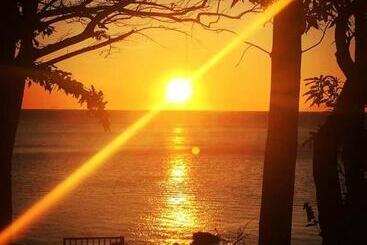 Пансион Villa Milagros Dive Inn Anilao