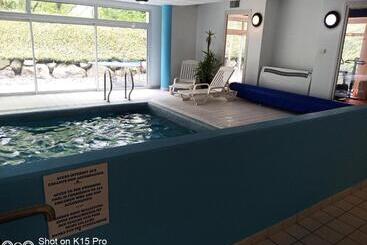 公寓式酒店  Le Roi Du Sundgau Près De La Horse   Mooslargue