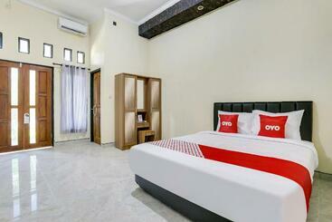 Отель Spot On 90882 Sari Homestay