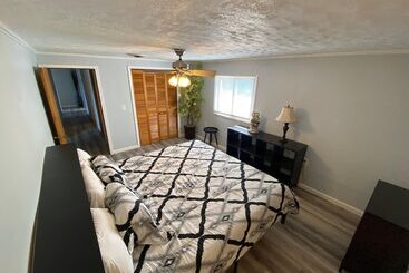 آپارتمانهای توریستها Beach House On Lake