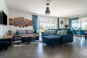 דירות לתיירים Dathona   Charmante Maison Avec Piscine Est Jardin