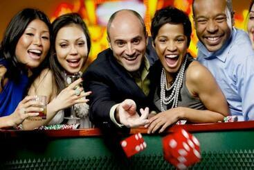 آپارتمانهای توریستها Oakwood Manor Steps To Oaklawn, Minutes To Downtown, Lakes, More