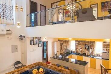 Жильё для туристов Mezzanine Villa W/t Hot Tub Jacuzzi