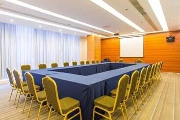 هتل Metropolo Taizhou Wanda Square