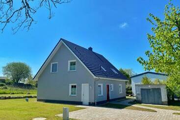 ツーリストアパートメント Ferienhaus Polchow   Ferienwohnung Eg Heimathafen