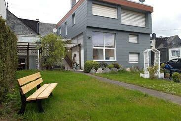 ツーリストアパートメント Ferienhaus Zum Hochstein