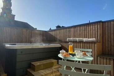 ツーリストアパートメント La Maison Du Quai Triplex De Charme 4 étoiles En Hyper Centre Avec Spa