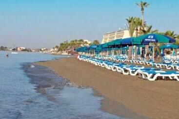 דירות לתיירים Palm Beach Apartment