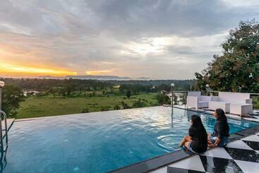 شقق خاصة سياحية Stayvista S Vine & Splash   Riverside Villa With An Infinity Pool And Indoor Games