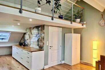 ツーリストアパートメント Peaceful Home Close To Airport With Parking